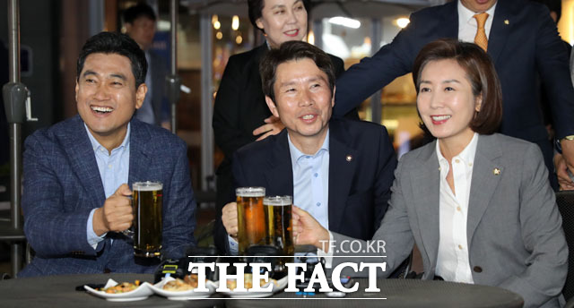 오신환 원내대표는 취임 직후 원내교섭단체 회동을 적극적으로 제안해 호프 회동을 이끌어냈지만 국회 공전은 장기화될 것으로 보인다. /국회사진취재단