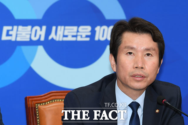 이인영 민주당 원내대표는 한국당을 향해 강효상 의원 기밀 유출 논란에 대한 물타기를 하지 말라고 요구했다. /남윤호 기자