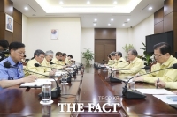  文대통령 '속도가 가장 중요…헝가리 사고에 인원·장비 최대한 빨리 투입'