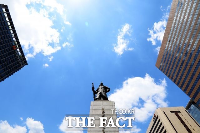 2일 전국이 맑고 큰 일교차를 보이겠다. 미세먼지 농도는 전 권역이 보통으로 전망된다. /더팩트 DB