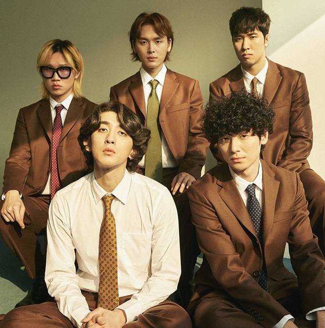 밴드 잔나비 최정훈에 대한 의혹이 증폭되고 있지만 소속사는 입장을 밝히지 않고 있다. /페포니뮤직 제공