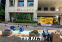  [TF이슈] '갓뚜기' 오뚜기 앞에서 벌어지는 '괴상한 시위'