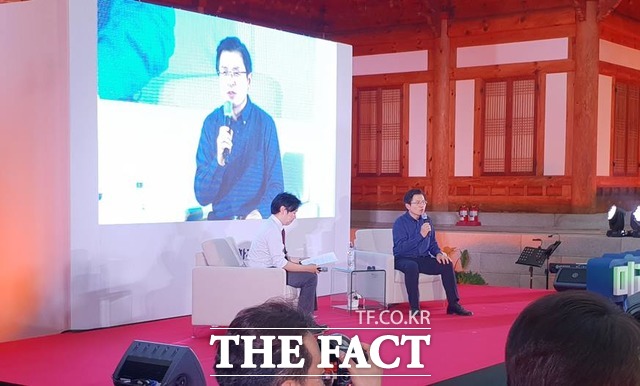 황교안 자유한국당 대표가 5일 국회 사랑재에서 열린 황교안X 2040 미래찾기 토크콘서트에서 질문에 답하고 있다. /국회=이원석 기자