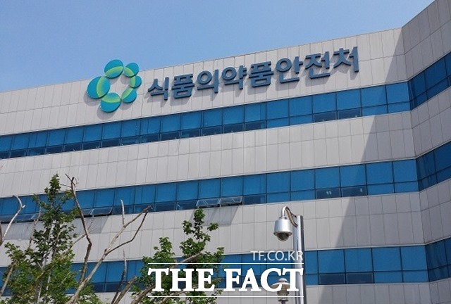 이의경 식약처장이 5일 서울식약청에서 인보사 사태에 대해 공식 사과했다. /더팩트 DB