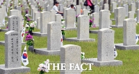 [TF포토] '희미해진 현충원 유공자 묘비'