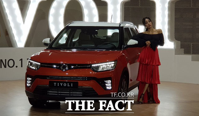 쌍용차는 지난 4일 서울 동대문디자인플라자에서 소형 SUV 티볼리의 부분 변경 모델 베리 뉴 티볼리를 공개하고 공식 출시에 돌입했다. /이성락 기자