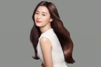  [Biz&Girl] 전지현, 7년 만에 '엘라스틴' 모델로 재발탁