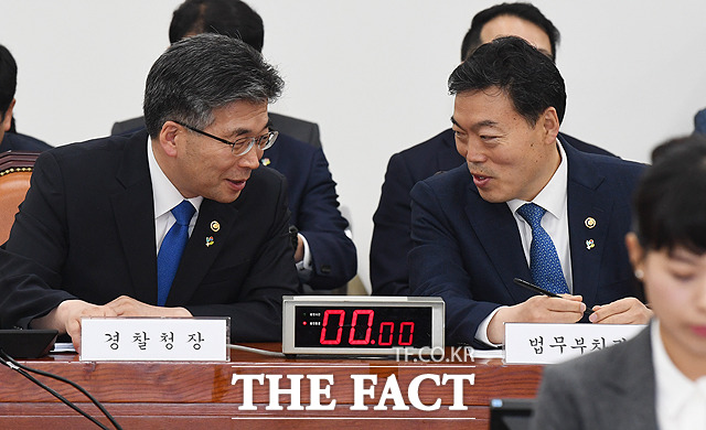 사개특위 전체회의 참석한 민갑룡 경찰청장(왼쪽)과 김오수 법무부 차관