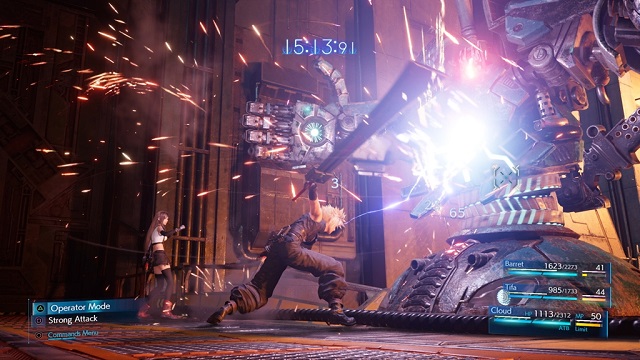 E3 2019에서 처음 공개된 파이널판타지7 리메이크 전투 장면. 주인공인 클라우드가 무기를 휘두르고 있다. /스퀘어에닉스 제공