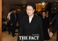 [TF포토] 고 이희호 여사 빈소 향하는 한명숙 전 총리