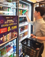  새벽 '축구' 경기 덕에 판매량 급증...편의점 업계 '미소'