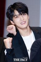  김재중, 10년 만에 국내 예능 복귀…'연애의 맛2' 패널 출연