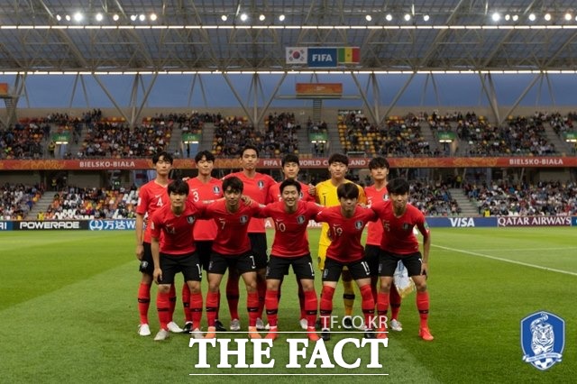 정정용호의 막내형 이강인(앞줄 가운데 10번)./대한축구협회 제공