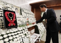 [TF포토] 고 이희호 여사 빈소 조문하는 임종석 전 실장