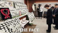 [TF포토] 고 이희호 여사 빈소 조문하는 진선미 장관