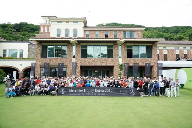KCC오토는 지난 10일 고객 144명을 초대해 골프 토너먼트 MercedesTrophy 2019를 개최했다. /KCC오토 제공