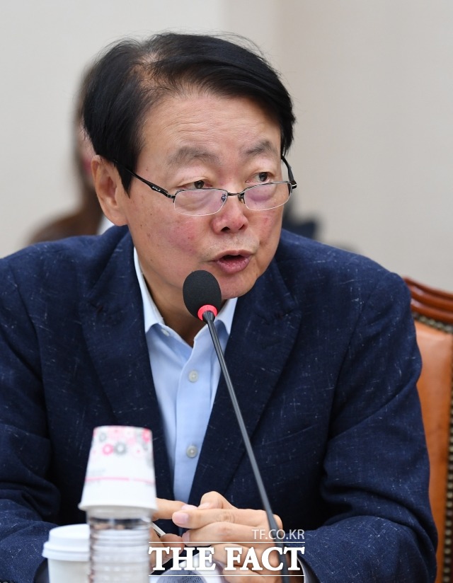 한선교 자유한국당 사무총장이 17일 건강상의 이유로 사퇴한다고 밝혔다. /이새롬 기자