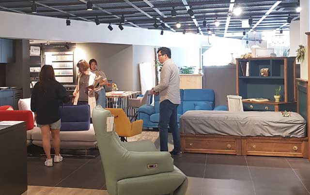 KCC는 홈씨씨인테리어 전문 브랜드 창원시티세븐점을 새단장하고 리뉴얼 오픈한다. /KCC 제공