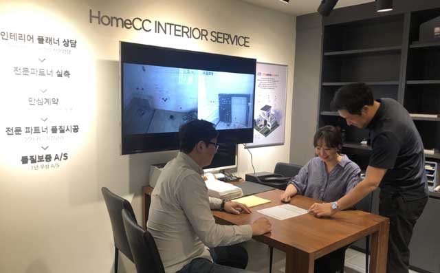 홈씨씨인테리어 창원시티세븐점은 이달 30일까지 특가 세일 및 구매고객 사은품 증정 등 이벤트를 진행한다. /KCC 제공