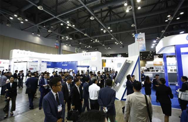 글로벌 태양광 에너지 전문 전시회인 세계 태양에너지 엑스포는 19일 경기도 고양 킨텍스에서 개막식을 열었다. 3일간 진행되는 이번 전시회는 태양광 산업을 한눈에 파악할 수 있다. /세계태양에너지엑스포 조직위원회 제공