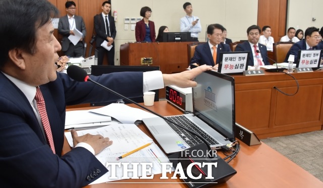 한국당 사무총장 하마평에 이름을 올린 이진복 의원은 전혀 드릴 말씀이 없다며 결정나지 않은 사안에 말하고 싶지 않다며 답변을 회피했다. /이새롬 기자