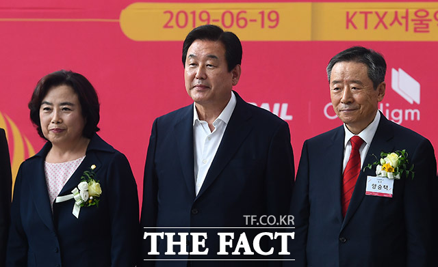 박순자 자유한국당 의원과 김무성 의원, 양승택 전 정보통신부 장관(왼쪽부터)