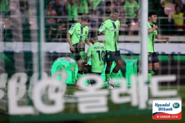 6월 22일(토)부터 23일(일)까지 벌어지는 국내프로축구(K리그) 7경기와 일본프로축구(J리그) 7경기 등 총 14경기를 대상으로 한 축구토토 승무패 22회차 전북-수원(12경기)전에서 국내 축구팬들의 77.78%가 안방 경기를 치르는 전북의 승리를 예상했다./ 한국프로축구연맹 제공