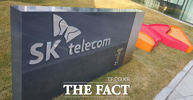 한국투자증권은 21일 SK텔레콤에 대해 이동통신업의 턴어라운드가 이뤄지고 자회사의 가치가 상승할 것이라며 투자의견 매수를 유지했다. /더팩트 DB