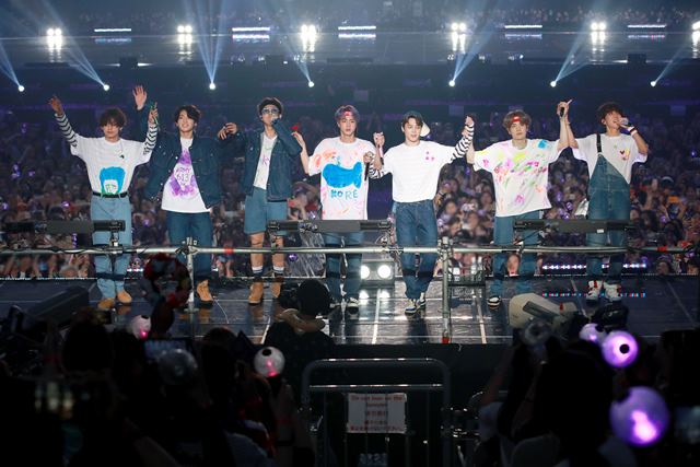 방탄소년단이 서울과 부산에서 다섯 번째 공식 팬미팅을 진행해 팬들과 소통했다. /빅히트 엔터테인먼트