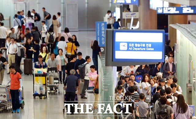 24일 한국소비자원에 따르면 국제거래 소비자포털에 접수된 글로벌 숙박·항공 예약대행 사이트 관련 소비자 불만은 2017년 394건, 2018년 1324건, 올해 5월 기준 306건으로 집계됐다. /더팩트 DB