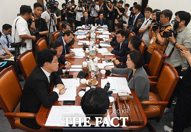 오랜만에 마주 앉은 여야