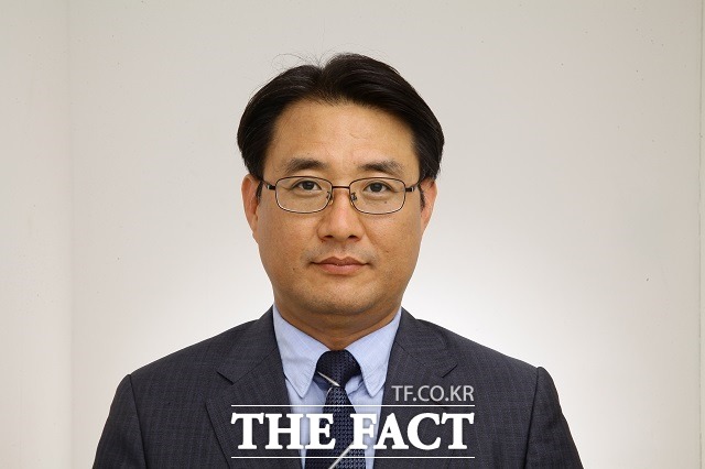 문재인 대통령은 27일 대통령비서실 인사비서관에 권용일(사진) 전 공직기강비서관실 선임행정관을 임명했다고 이날 밝혔다.