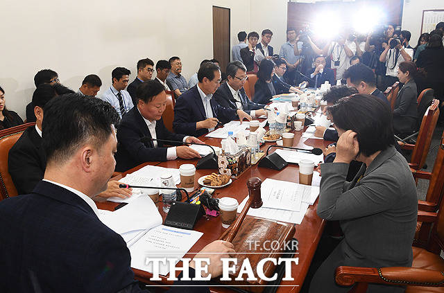 특이사항 없이 시작된 정치개혁특별위원회 제1소위원회