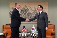 [TF포토] 북핵수석대표 협의 갖는 스티븐 비건과 이도훈