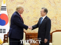  트럼프, 김정은 만남 시사…'굉장히 짧게 만나는 것으로 안다'