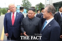  <속보> '세기의 만남' 문재인-트럼프-김정은, 사상 첫 판문점 회동