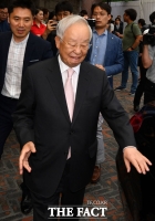 [TF포토] 트럼프와 간담회 마친 손경식 CJ 회장