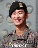  '전역을 명받았습니다'...김수현이 돌아왔다