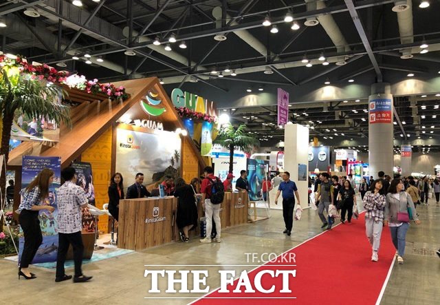 주요 대형 여행사들이 모객 실적 감소세를 벗어나지 못하며 6개월 연속 하락세를 이어갔다. 하나투어의 6월 해외여행 수요는 전년 대비 11.6% 감소했으며, 모두투어의 여행 수요는 5.7% 하락했다. 사진은 지난 6월 열린 하나투어 여행박람회의 모습. /고양=신지훈 기자