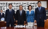  [TF초점] 한국당의 '외톨이' 바통 민주당이 이어받나?