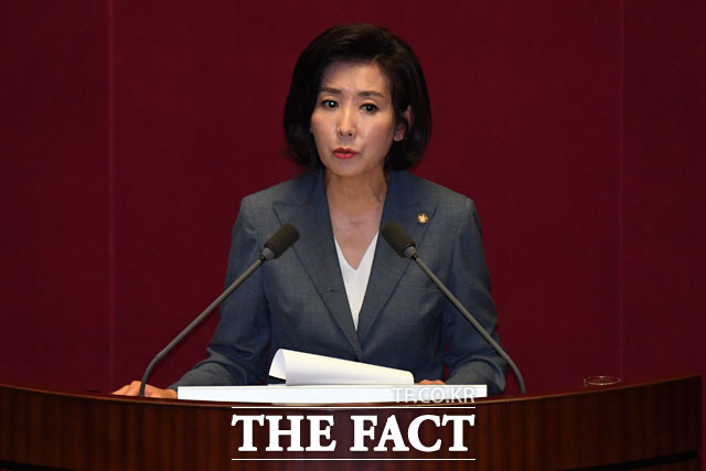 나경원 자유한국당 원내대표가 4일 오전 서울 여의도 국회에서 열린 본회의에 참석해 교섭단체 대표 연설을 하고 있다./국회=남윤호 기자