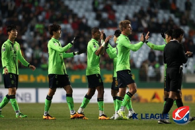 오는 6일(토)과 7일(일) 벌어지는 국내프로축구(K리그) 6경기와 일본프로축구(J리그) 8경기 등 총 14경기를 대상으로 한 축구토토 승무패 24회차 전북-성남(13경기)전에서 국내 축구팬들의 82.54%가 안방 경기를 치르는 전북의 승리를 예상했다./ 한국프로축구연맹 제공