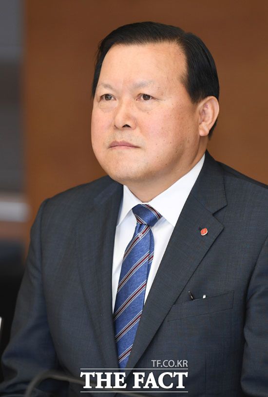 황각규 롯데지주 부회장이 구성원·사회와 함께 가는 기업문화 만들겠다고 강조했다. /더팩트 DB