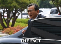  김학의, 첫 재판서 공소사실 부인…속옷 증거 놓고 대립도