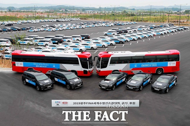 기아차는 이번 대회에서 430여 대의 승용·승합차와 130여 대의 버스를 공식 수송 차량으로 제공한다. /기아차 제공