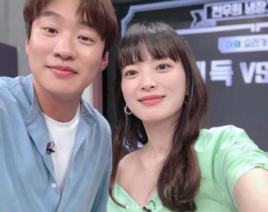 안재홍(왼쪽)과 천우희가 지난 8일 방송된 JTBC 냉장고를 부탁해에 출연했다. /천우희 인스타그램