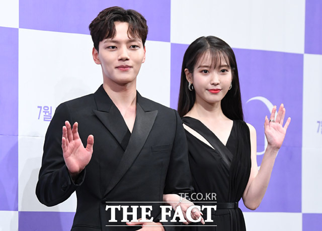 여진구(왼쪽)와 이지은(아이유)가 호텔 델루나 주연을 맡았다. /임세준 기자