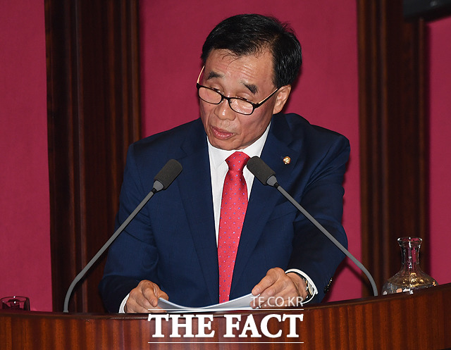 경제분야에 관한 대정부 질문하는 김기선 자유한국당 의원