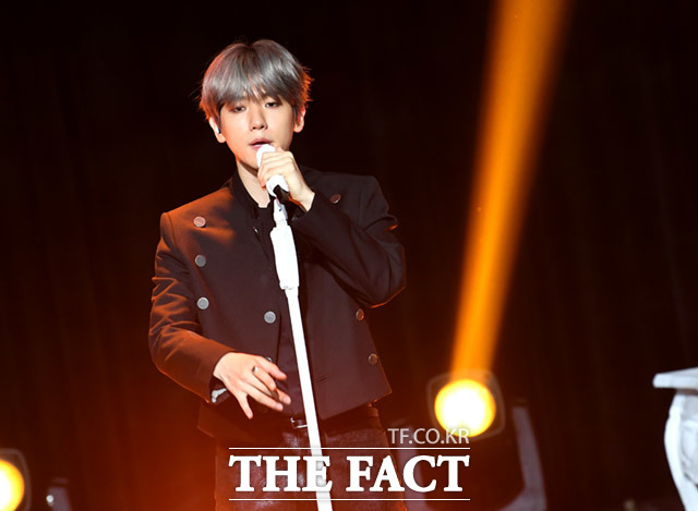 액소 백현이 첫 솔로앨범 City Lights 발표 쇼케이스를 성공적으로 마쳤다. 그는 엑소로 보여드린 이미지와는 다른 백현 만의 색깔을 보여드리려고 노력했다. 많이 기대해 달라고 당부했다. /임세준 기자