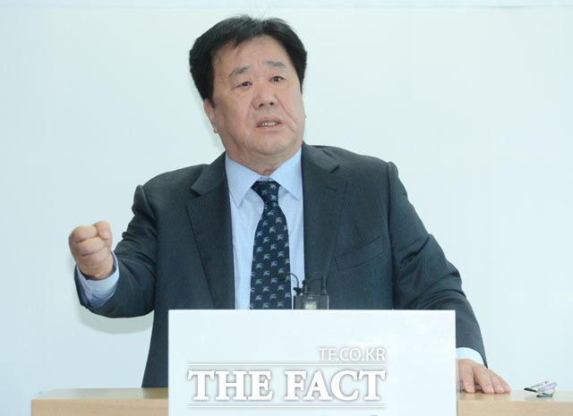 우오현 SM그룹 회장은 지난 1월 청와대 경제인 간담회에 참석했지만 지난 10일 열린 간담회에는 초대받지 못했다. /뉴시스
